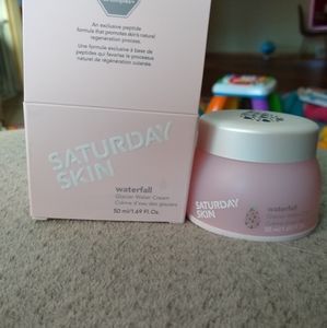 2 Saturday Skin Waterfall Glacier Water Creams